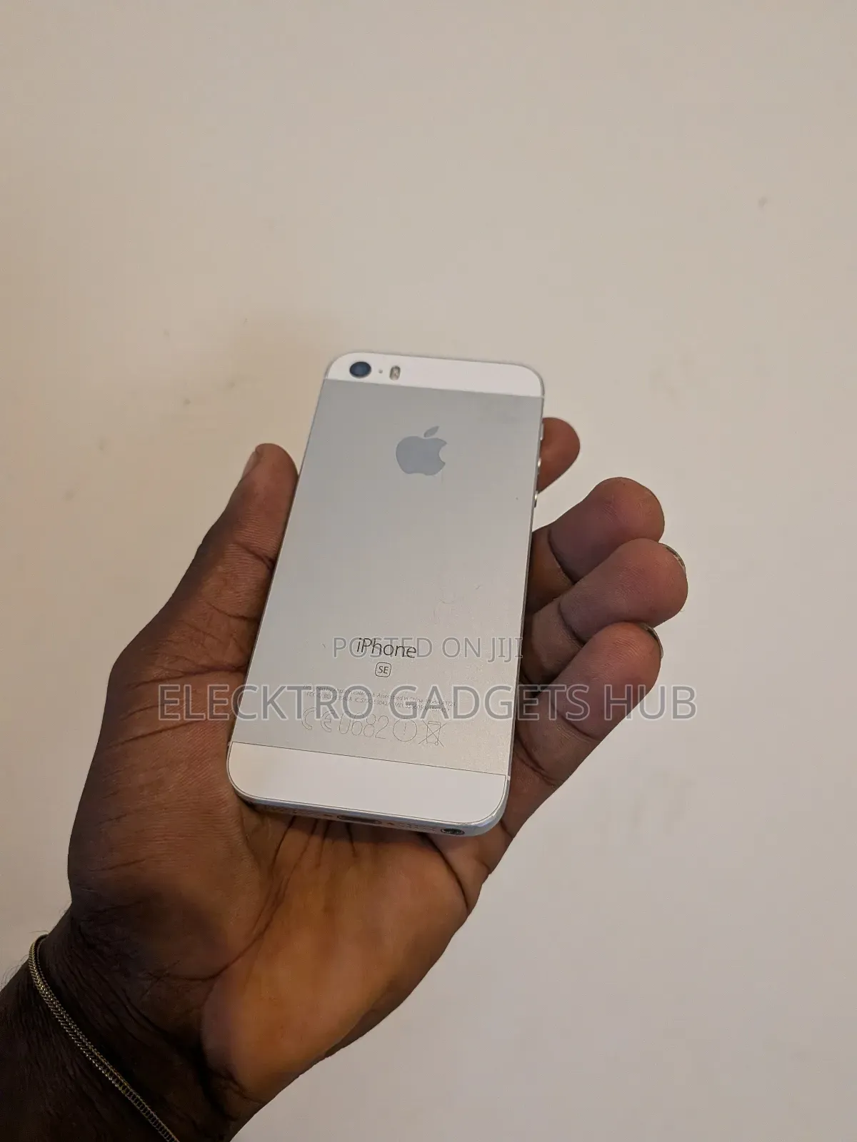 Apple iPhone SE 64 GB Gray