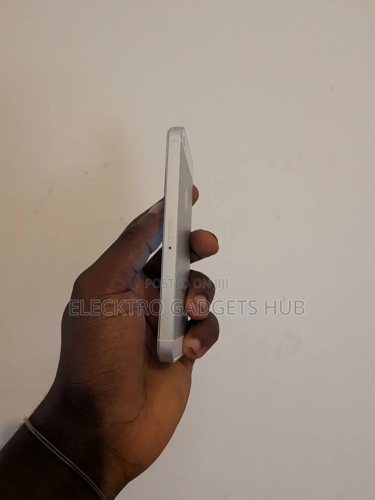 Apple iPhone SE 64 GB Gray