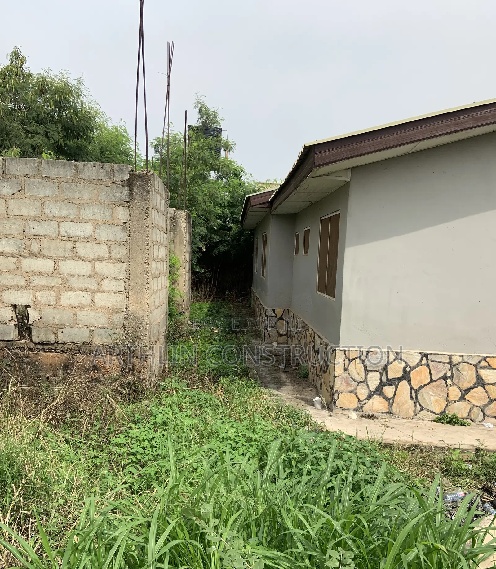14bdrm Villa in New Legon for sale