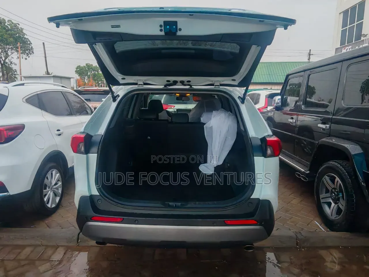 Toyota RAV4 2023 White