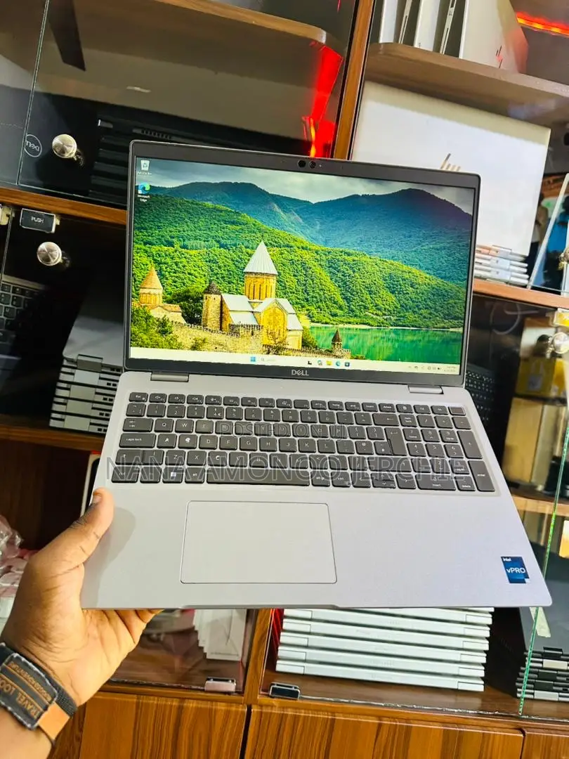Laptop Dell Latitude 5530 8GB Intel Core i5 SSD 256GB