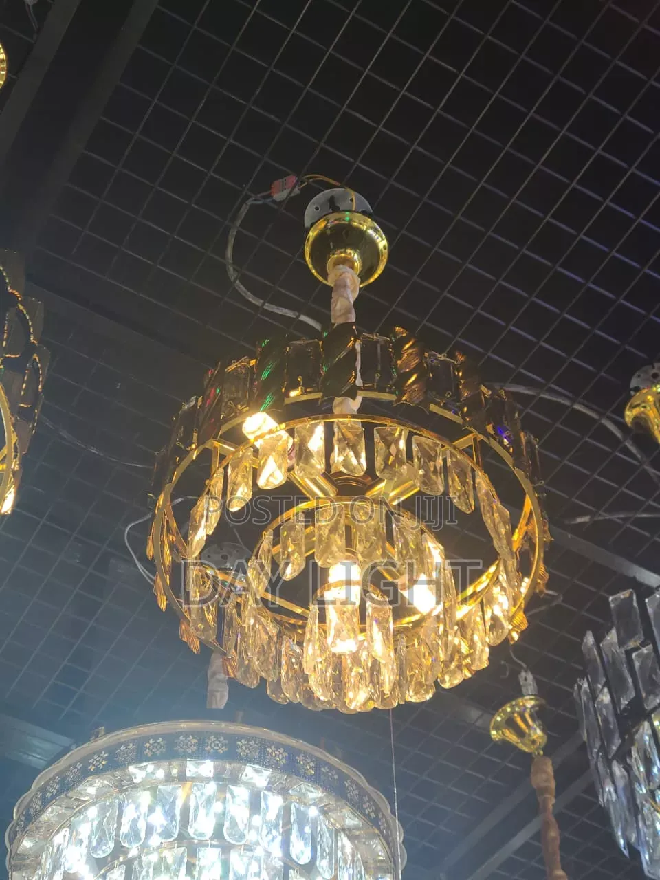 Size 400 Chandelier Light.