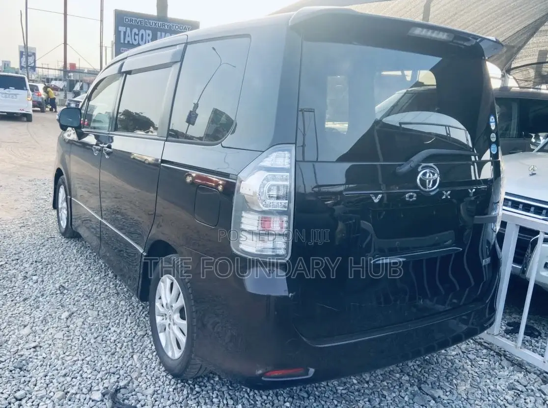 Toyota Voxy 2013 Black