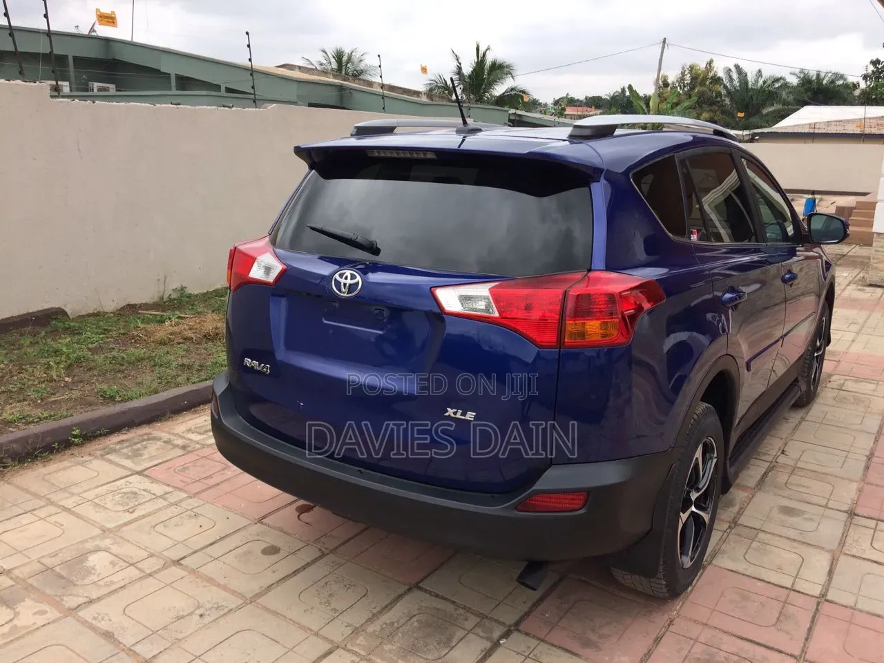 Toyota RAV4 LE 4dr SUV (2.5L 4cyl 6A) 2018 Blue