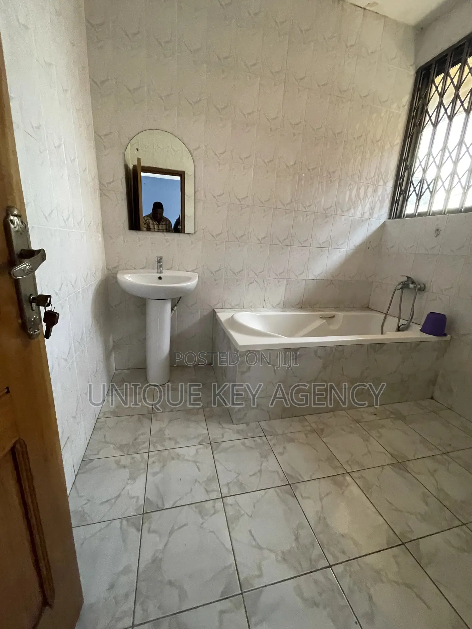 1bdrm Apartment in Unique Key Agency, Spintex for rent