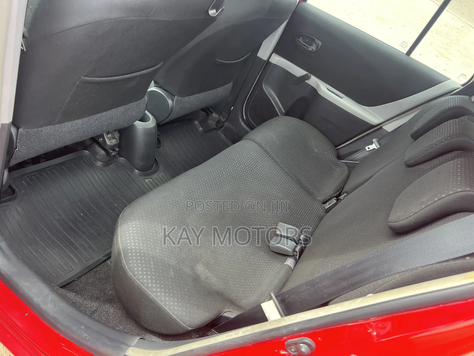 Toyota Yaris Base Hatchback 5dr 2011 Red