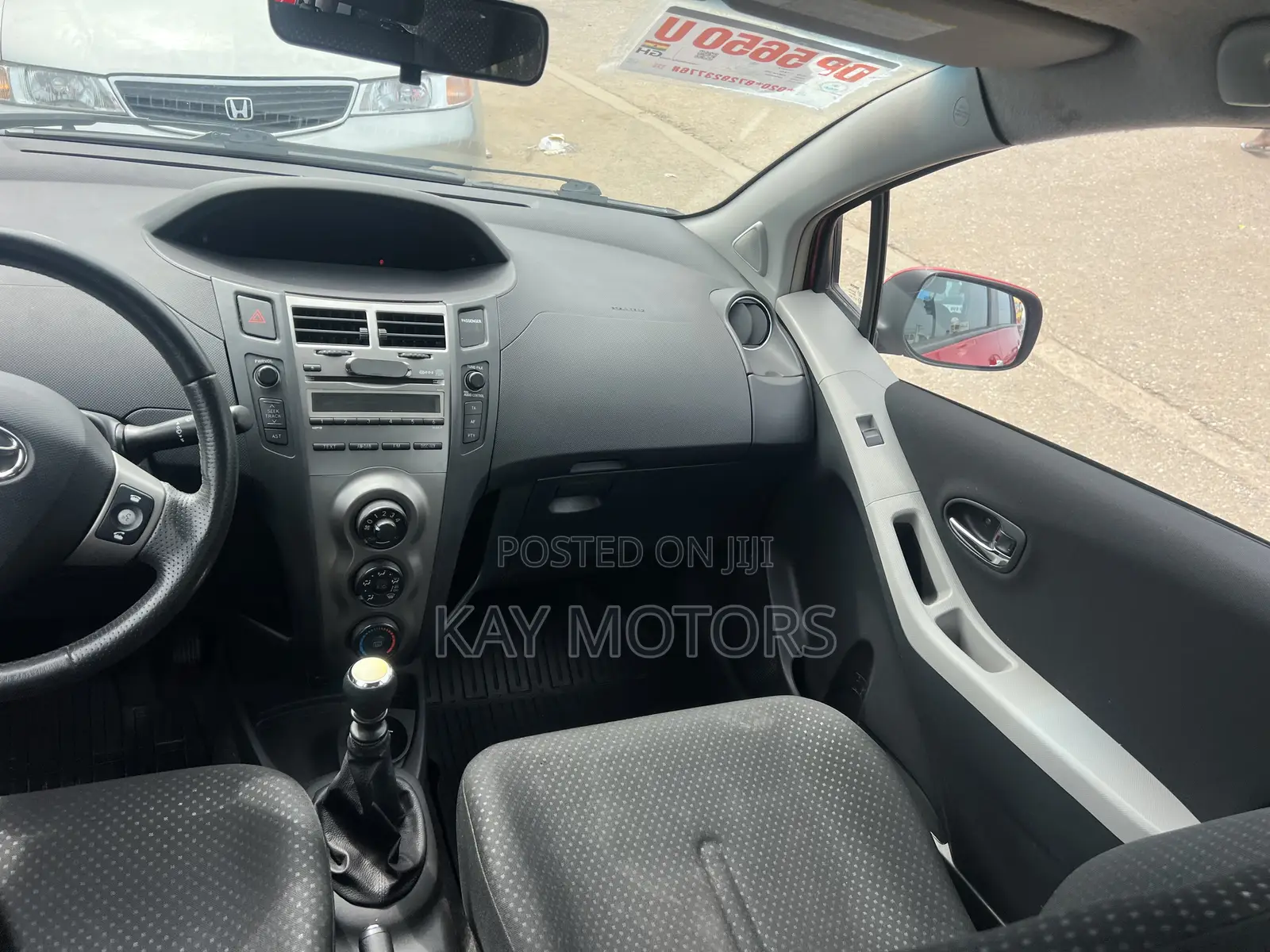 Toyota Yaris Base Hatchback 5dr 2011 Red