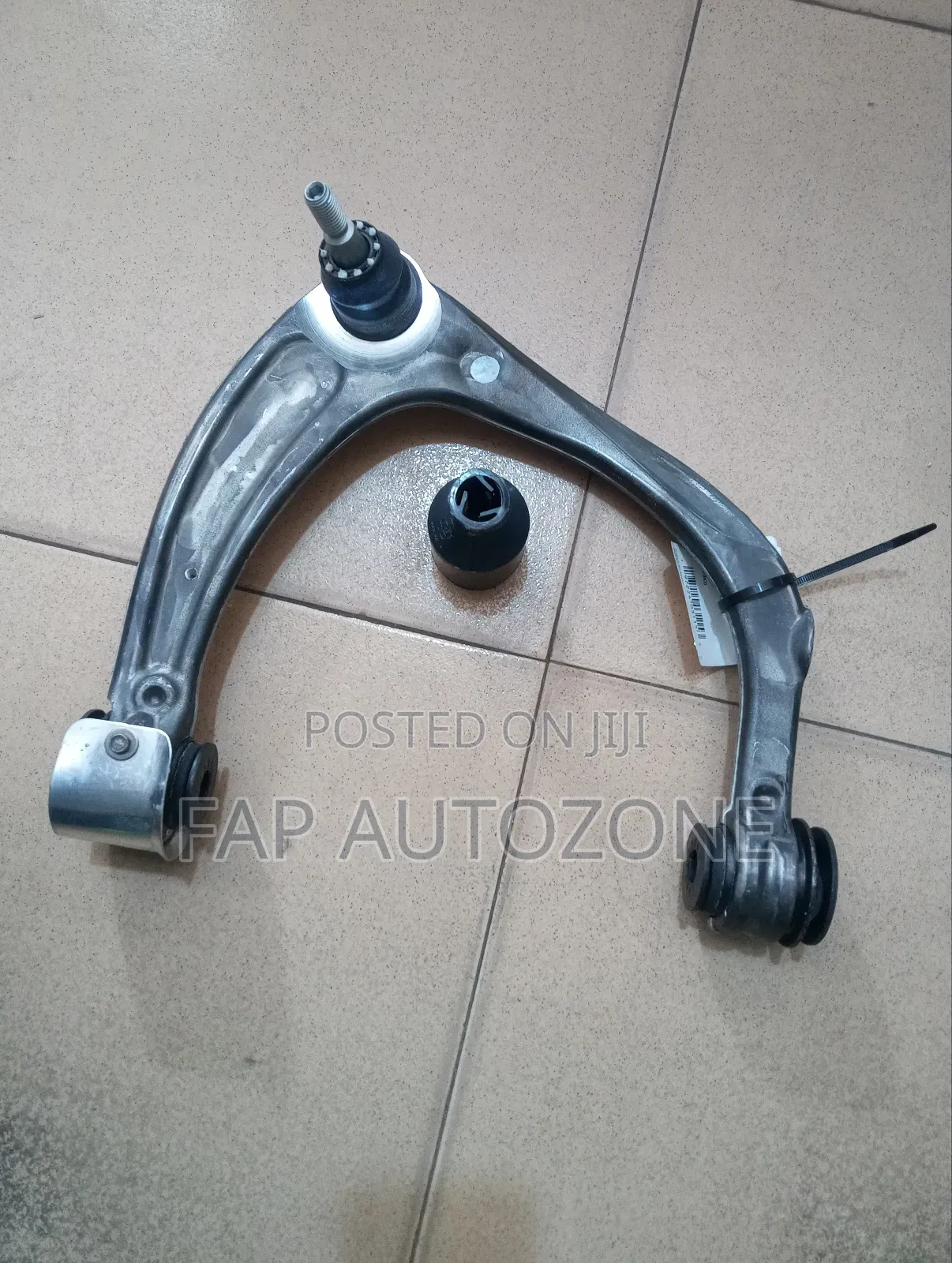 10772. Original Gm Genuine Cadillac Escalade Upper Arm From Usa