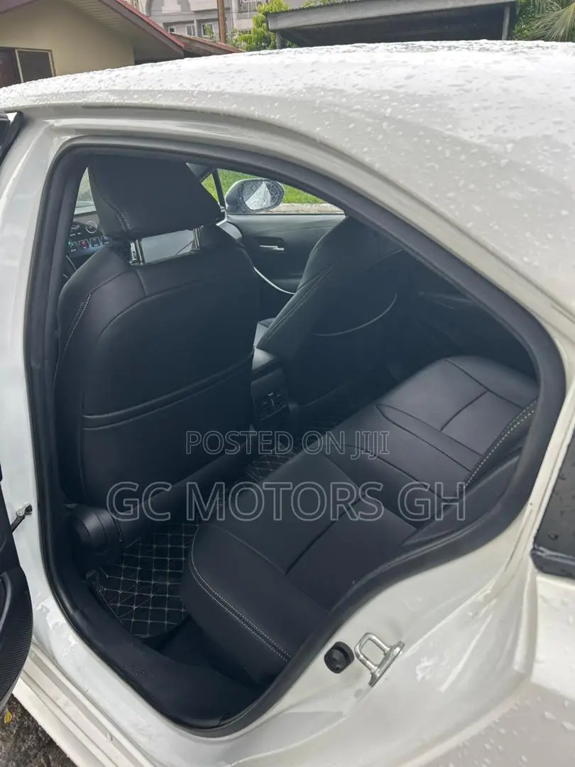 Toyota Corolla LE 2021 White