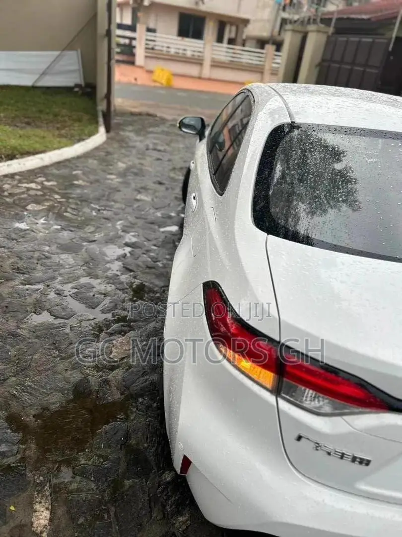 Toyota Corolla LE 2021 White
