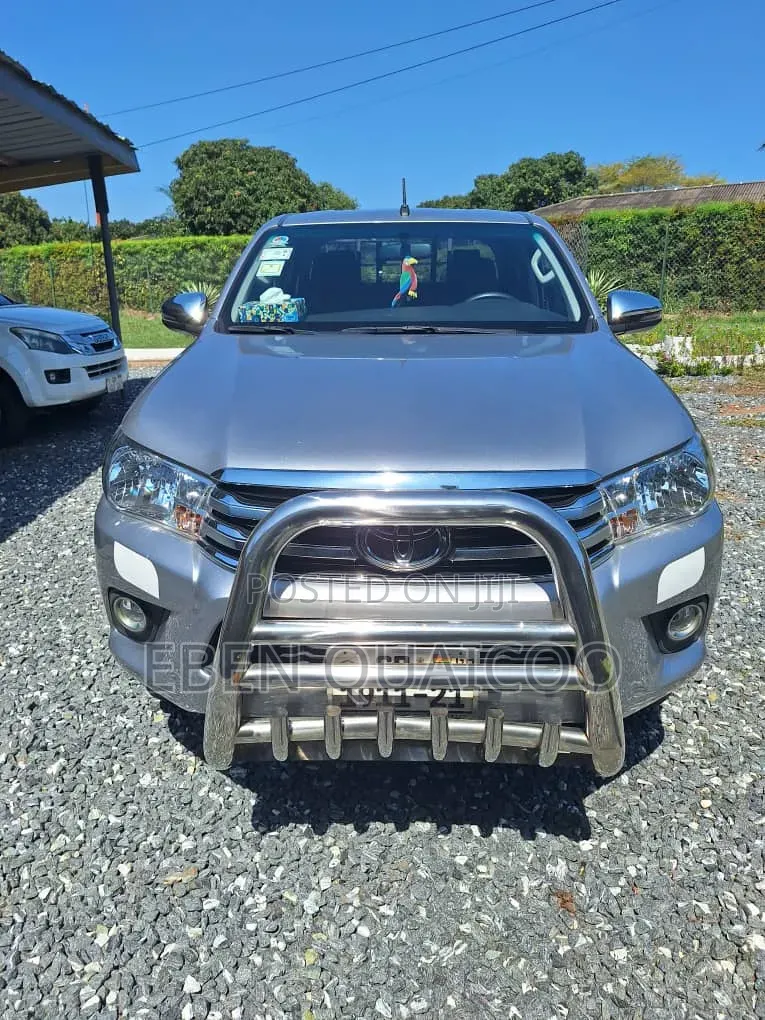 Toyota Hilux 2020 Silver