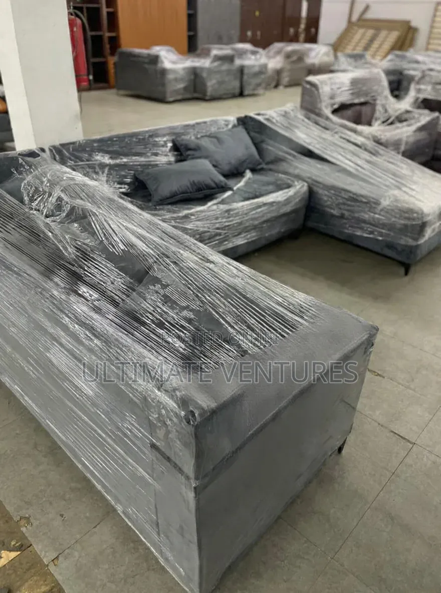 Modern Gray L-Shaped Sectional Sofa With Chaise