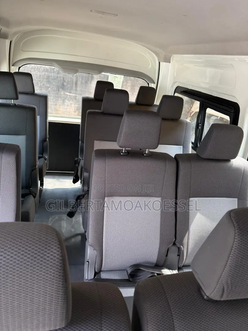 Toyota HiAce 2022 Off white