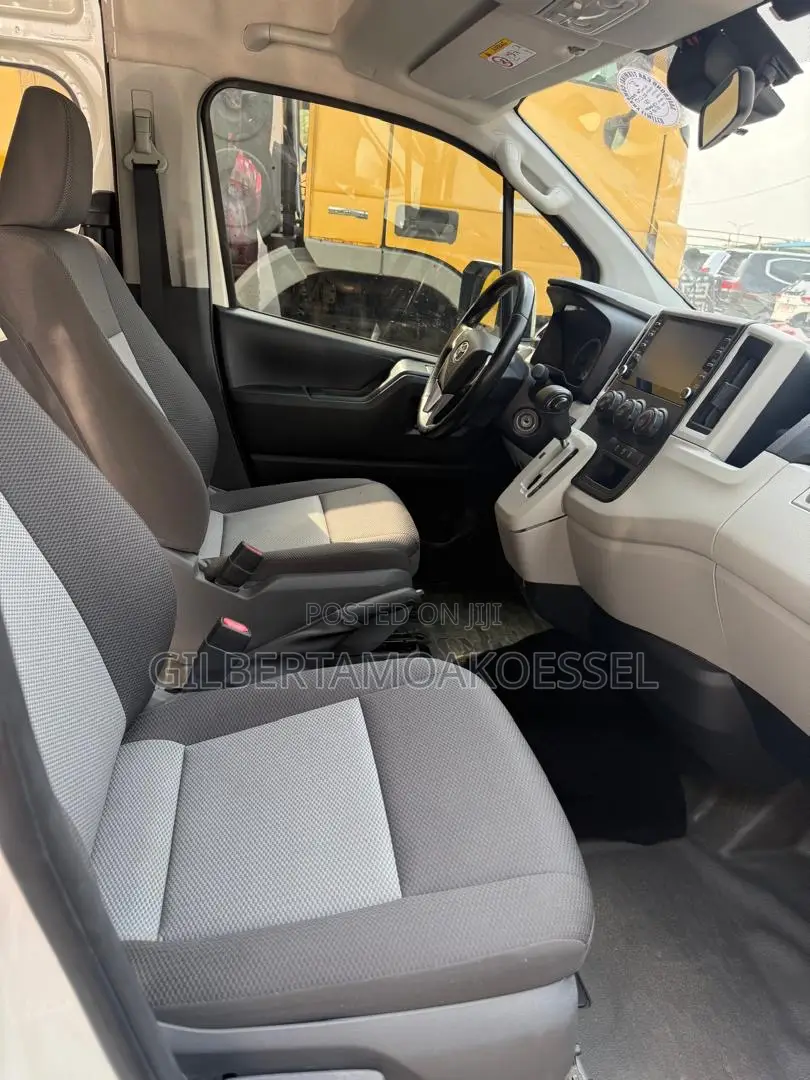 Toyota HiAce 2022 Off white
