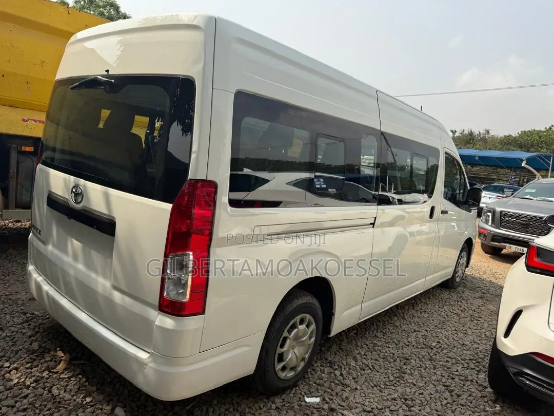 Toyota HiAce 2022 Off white