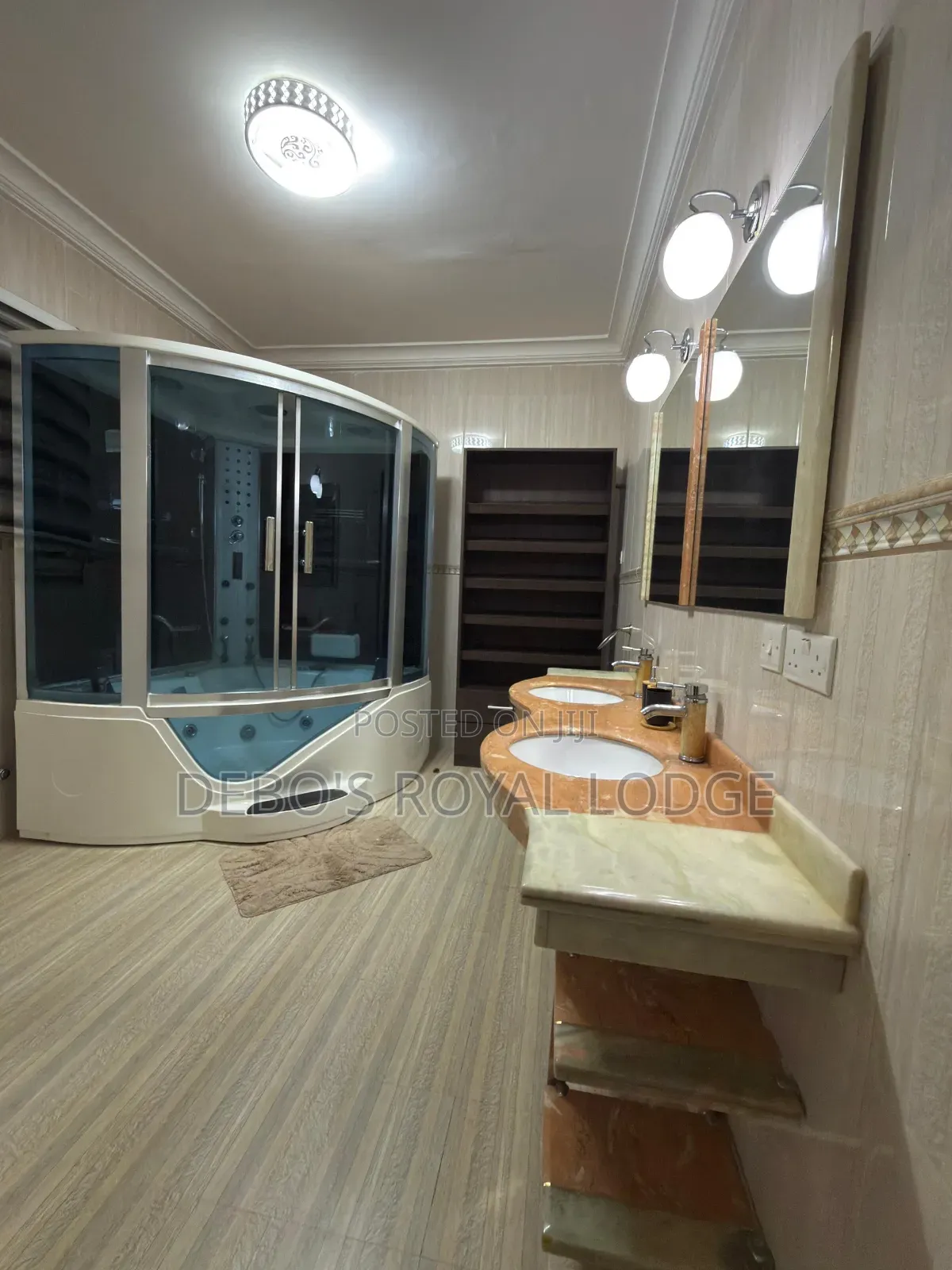 Debo's Royal Lodge