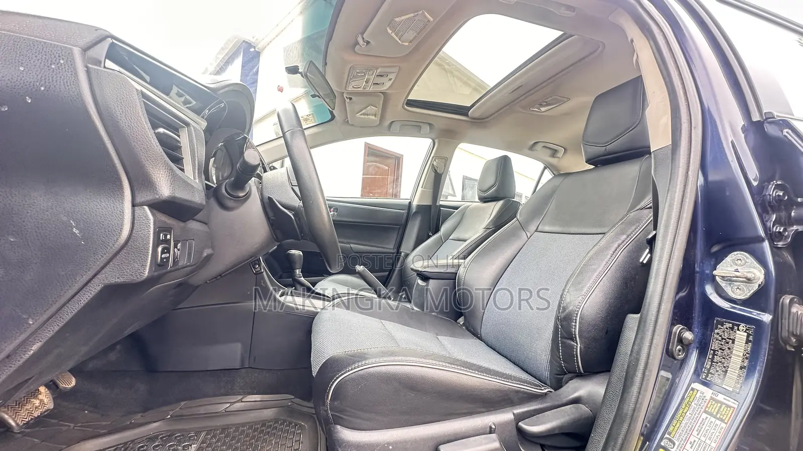 Toyota Corolla SE Special Edition 4dr Sedan (1.8L 4cyl CVT) 2017 Blue