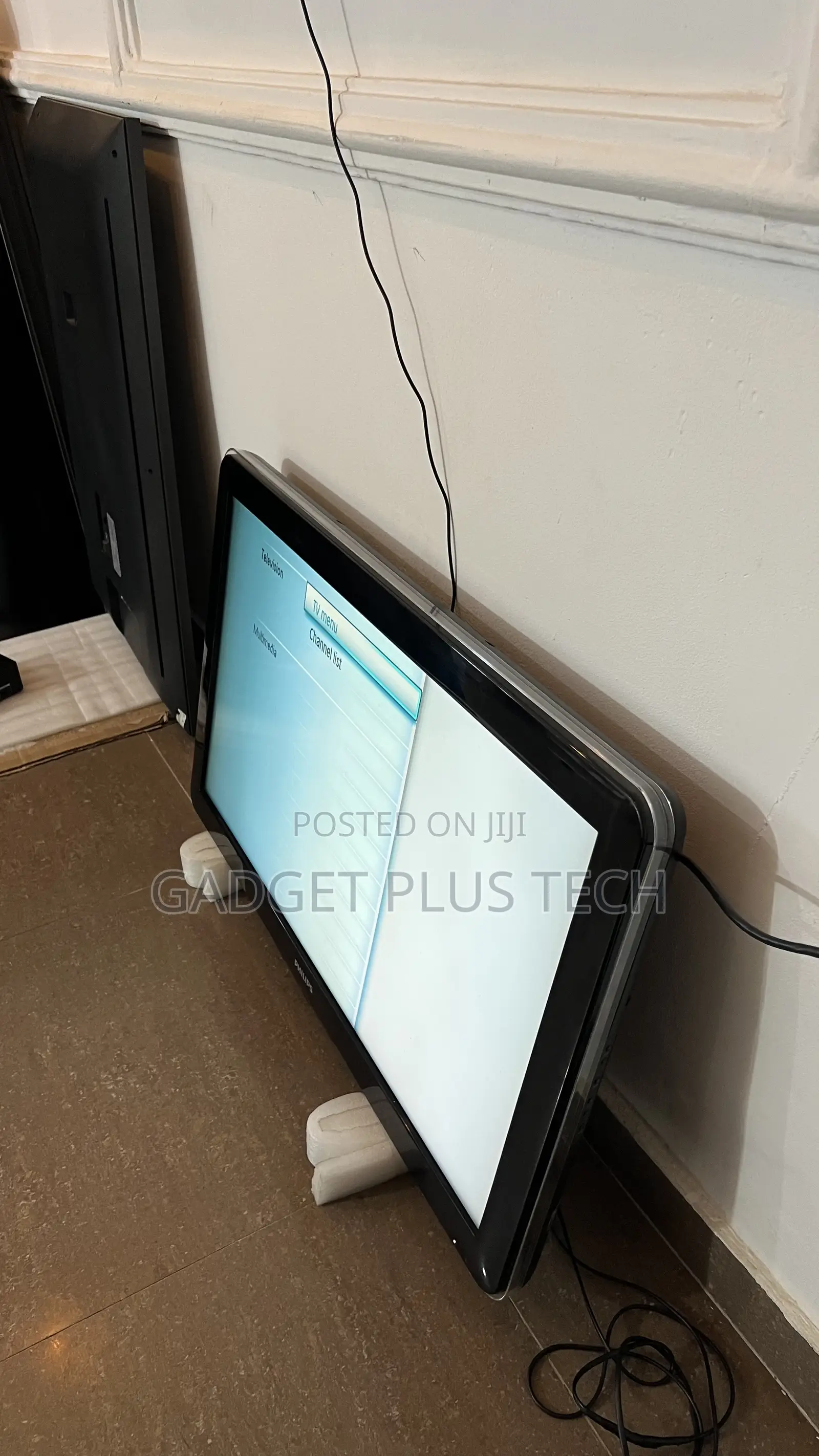 Home Used 37” Philips Tv With Decoder