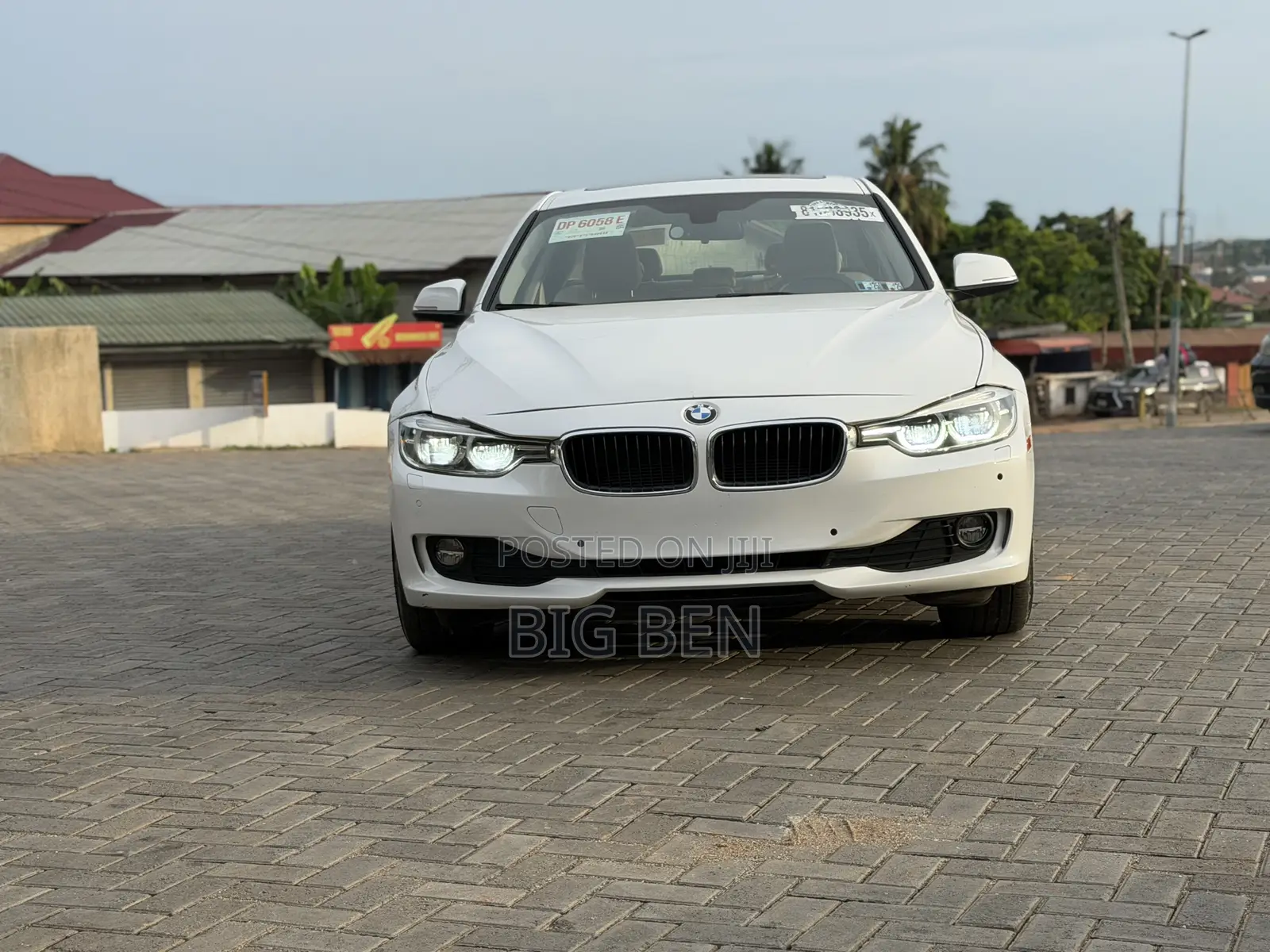 BMW 320i Sedan RWD 2019 White
