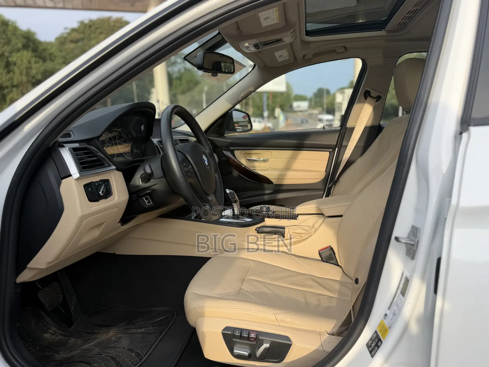 BMW 320i Sedan RWD 2019 White
