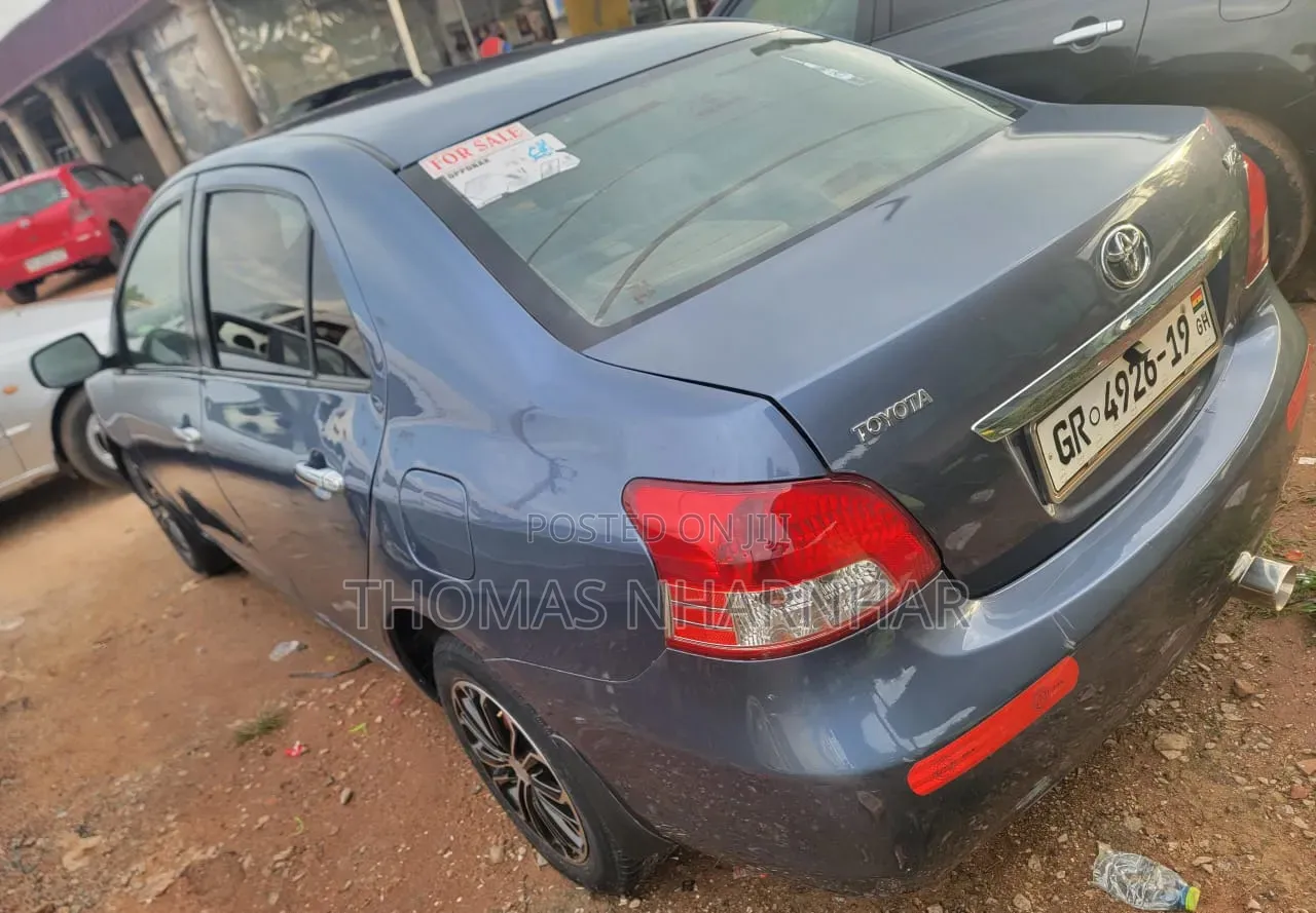 Toyota Yaris Base Sedan 4dr 2010 Blue