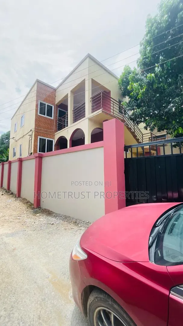3bdrm Apartment in Kwabenya Acp for rent