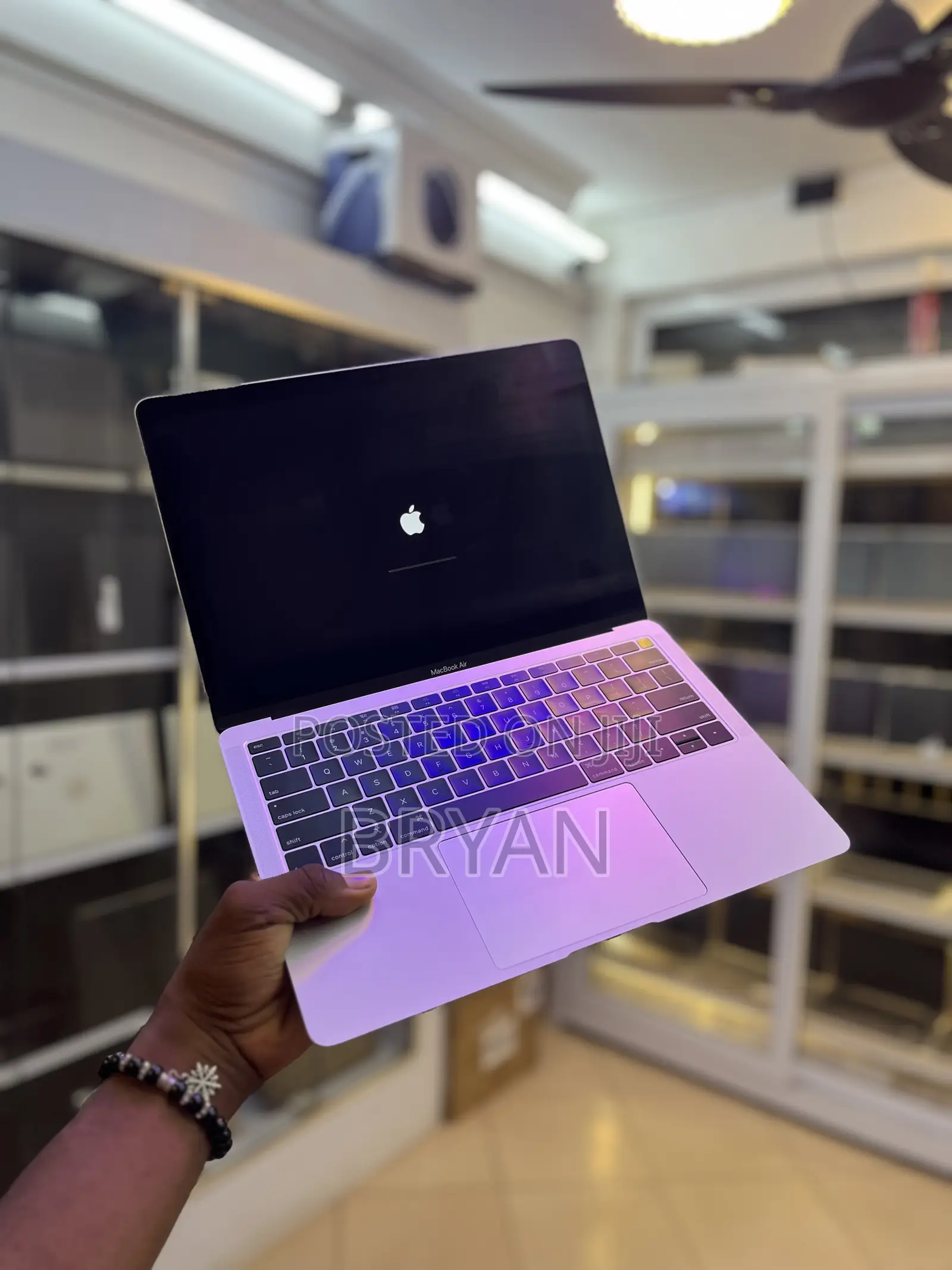 Laptop Apple MacBook Air 2020 8GB Intel Core i5 SSD 128GB