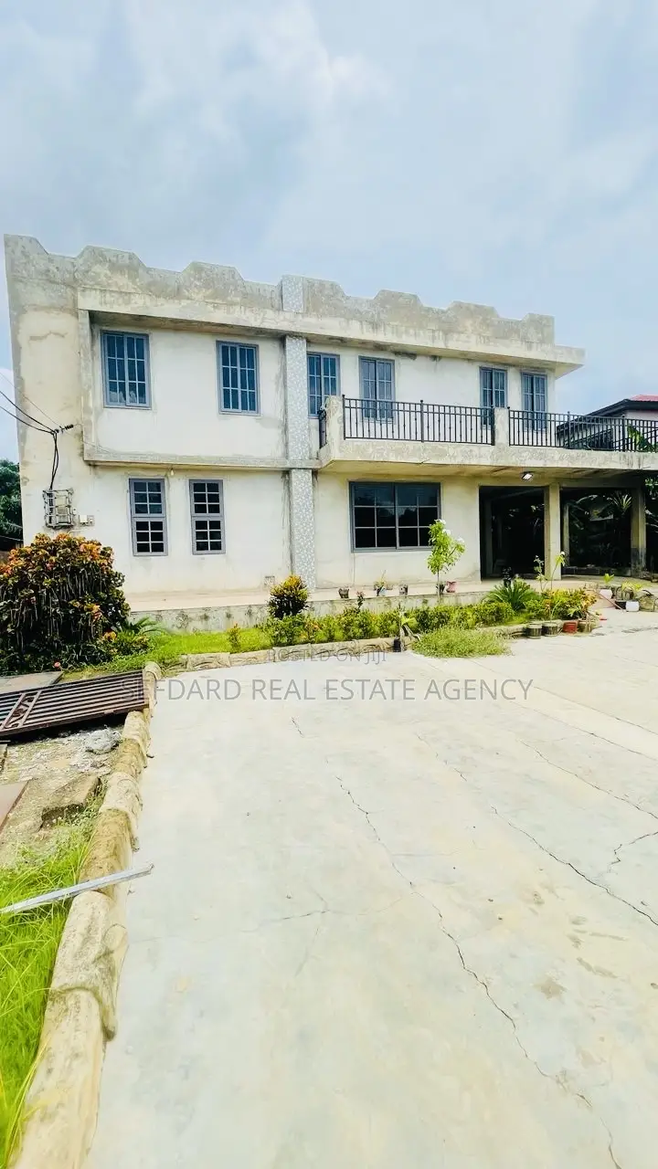 5bdrm House in Sefdard Properties, Kwabenya for rent