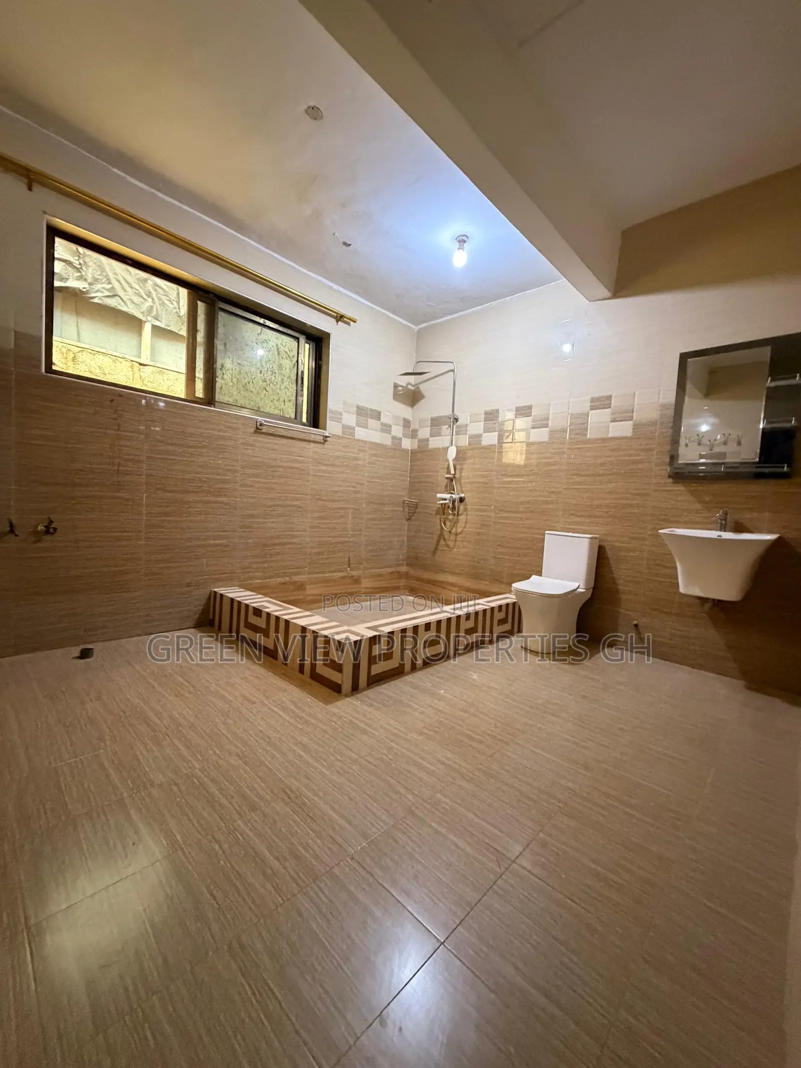 4bdrm Apartment in West Hills Mall Area for rent