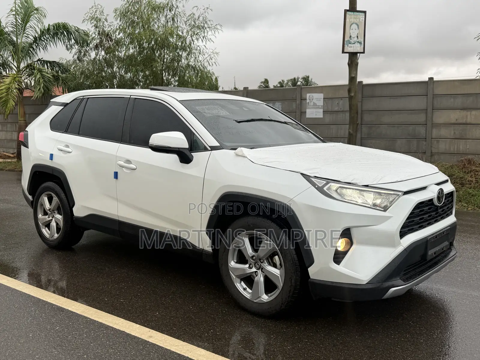 Toyota RAV4 XLE FWD 2023 White