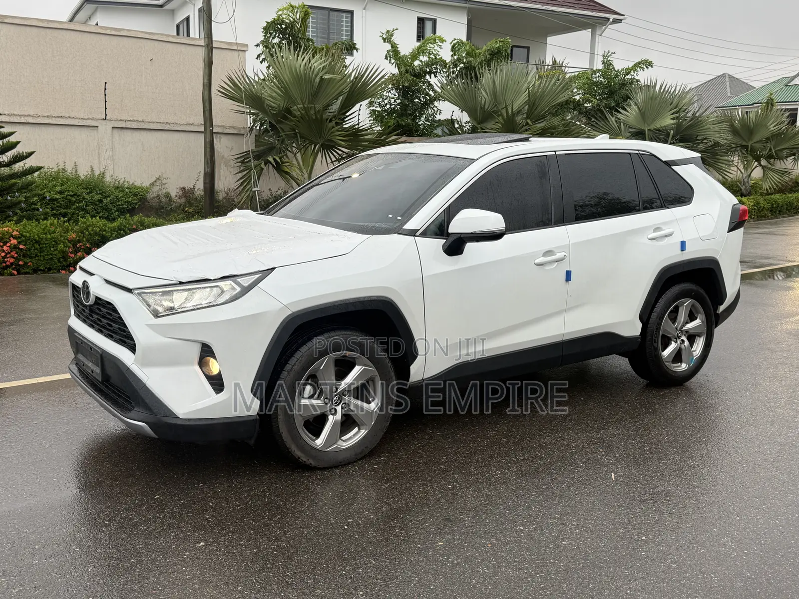 Toyota RAV4 XLE FWD 2023 White