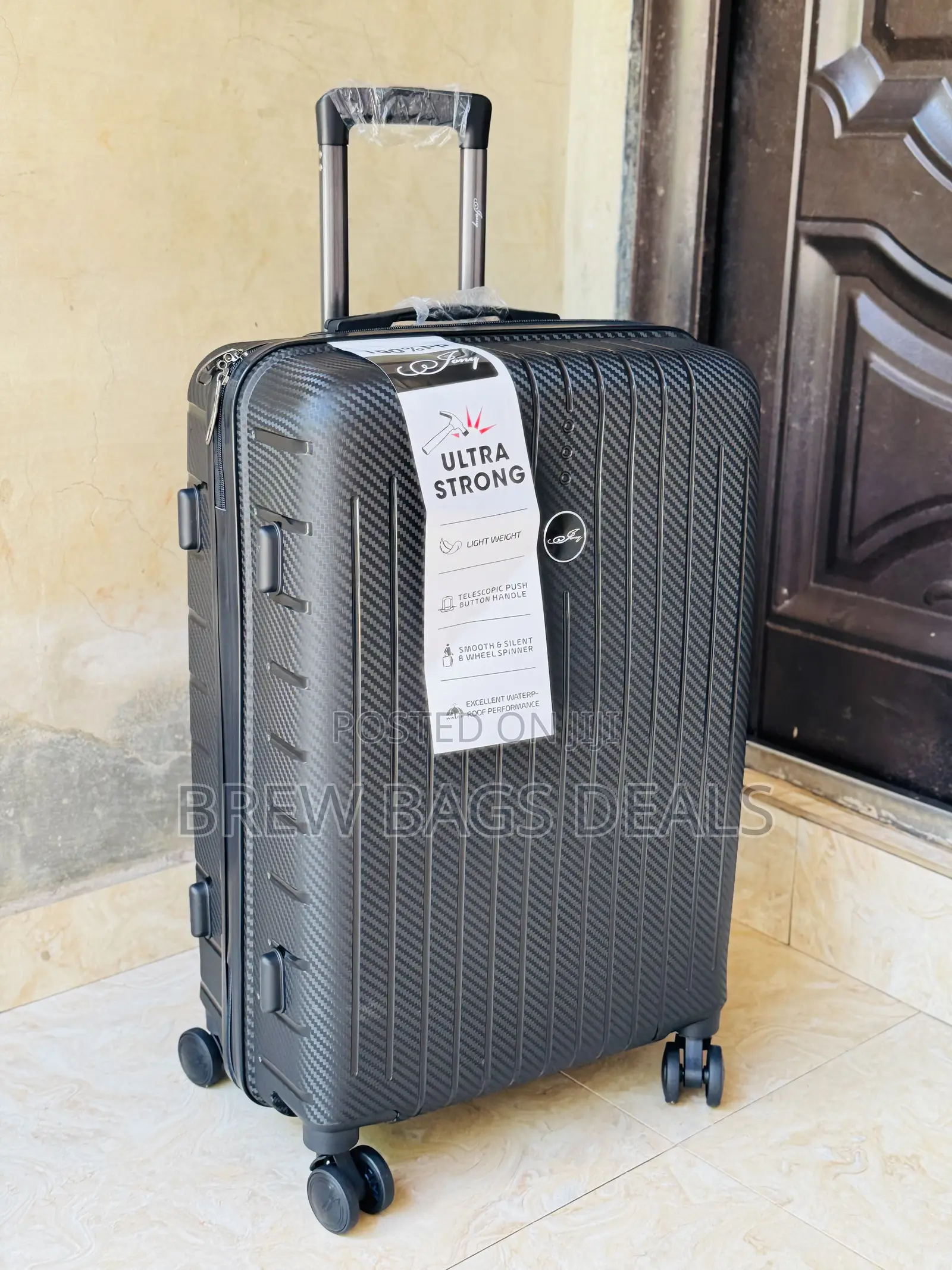 Ultra Strong 24 Inches Single Medium Size Unbreakable Traveling Bag.