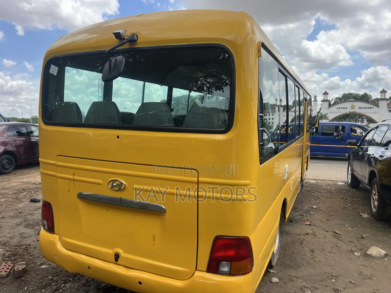 Hyundai County 2011 Yellow