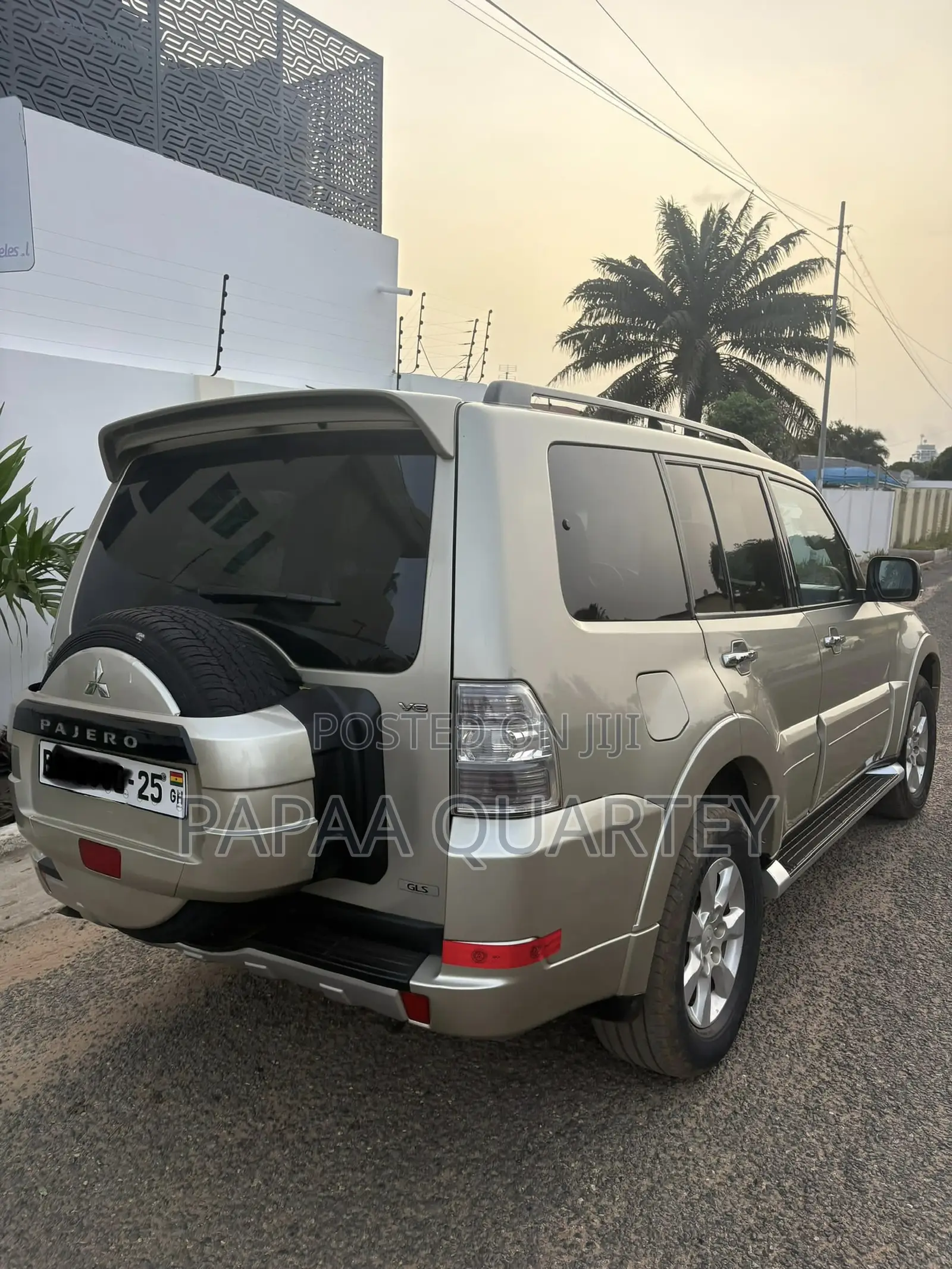 Mitsubishi Pajero 2013 Gold
