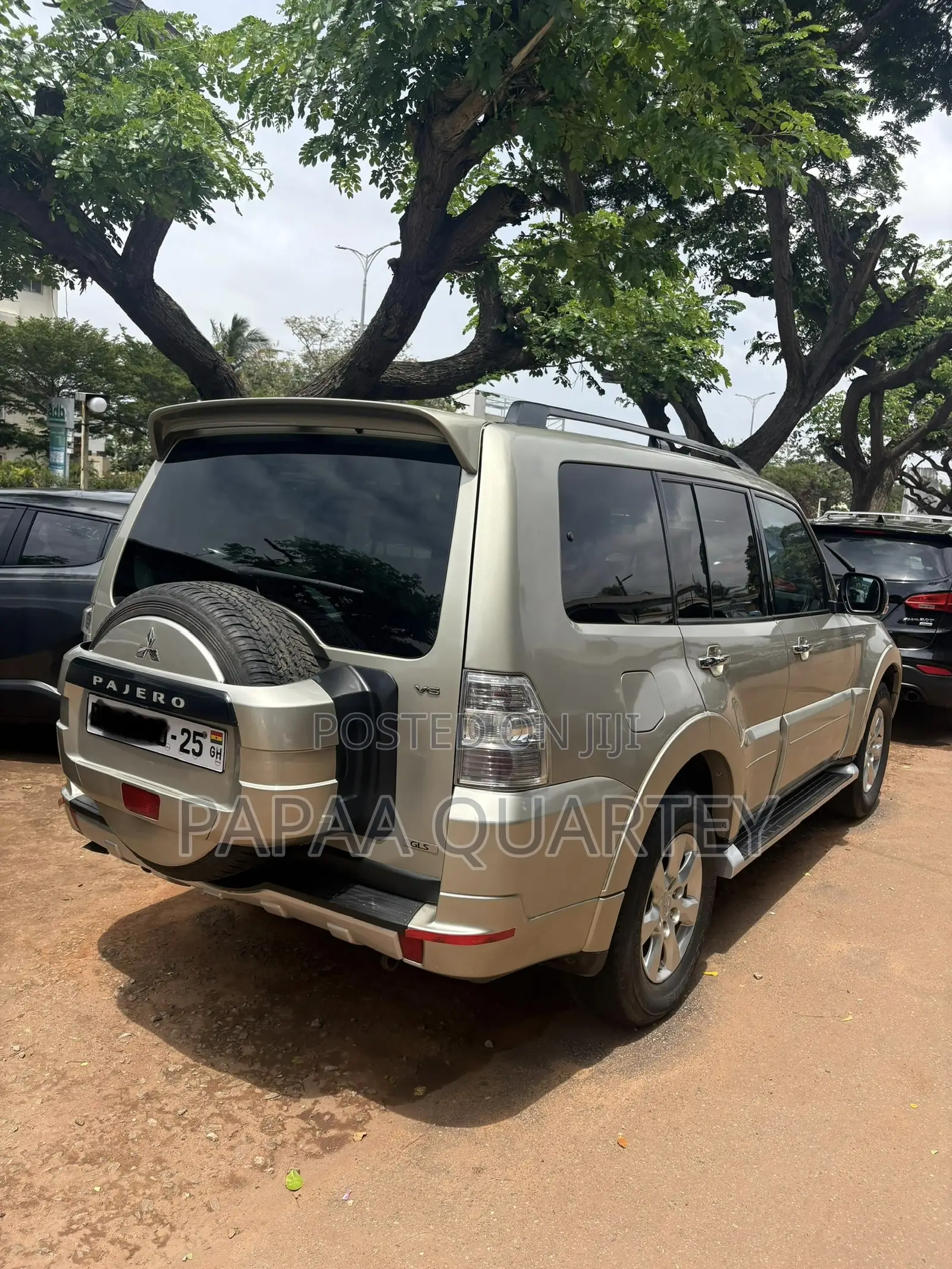 Mitsubishi Pajero 2013 Gold