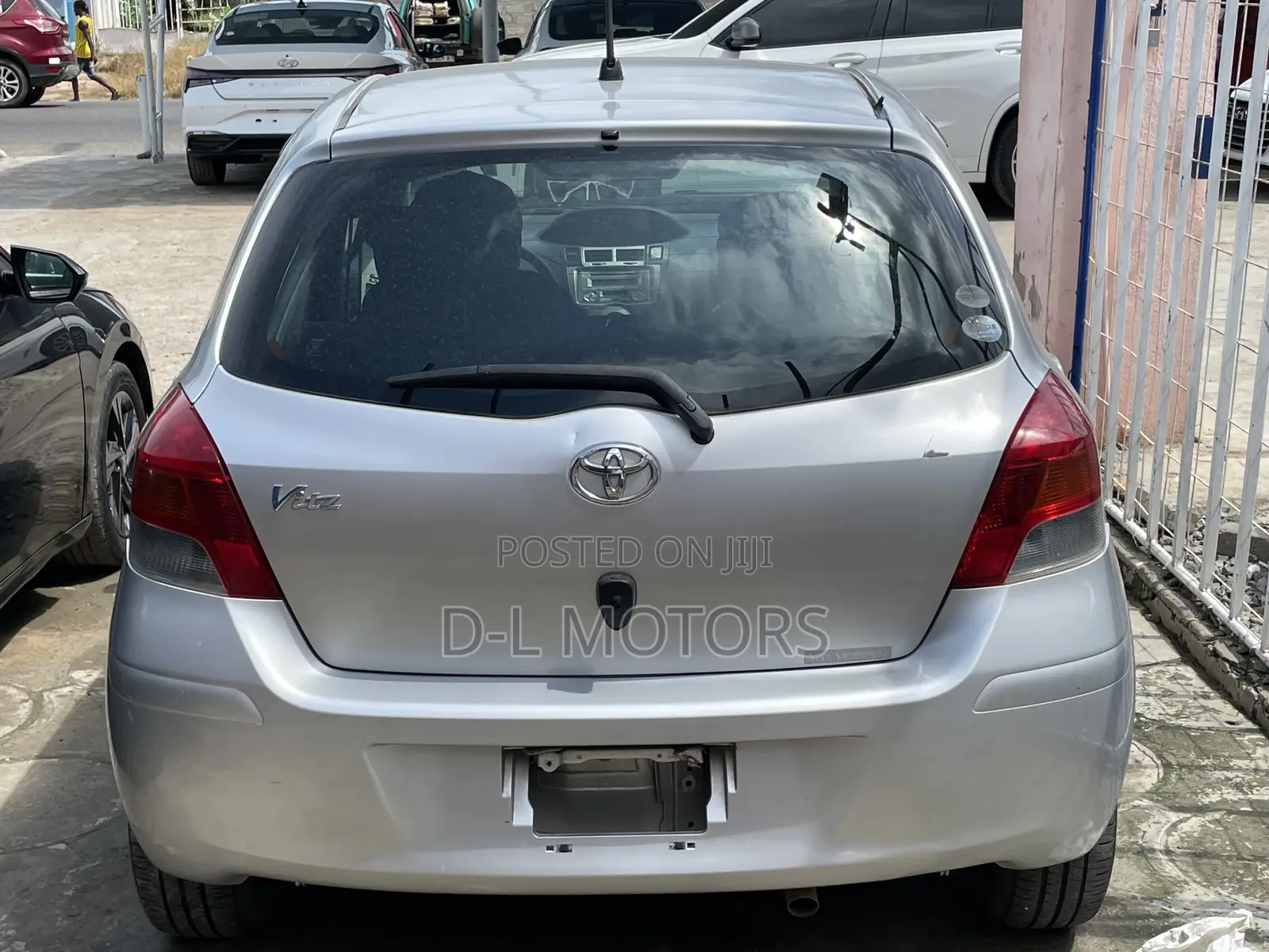 Toyota Vitz 1.5 FWD 3dr 2010 Silver