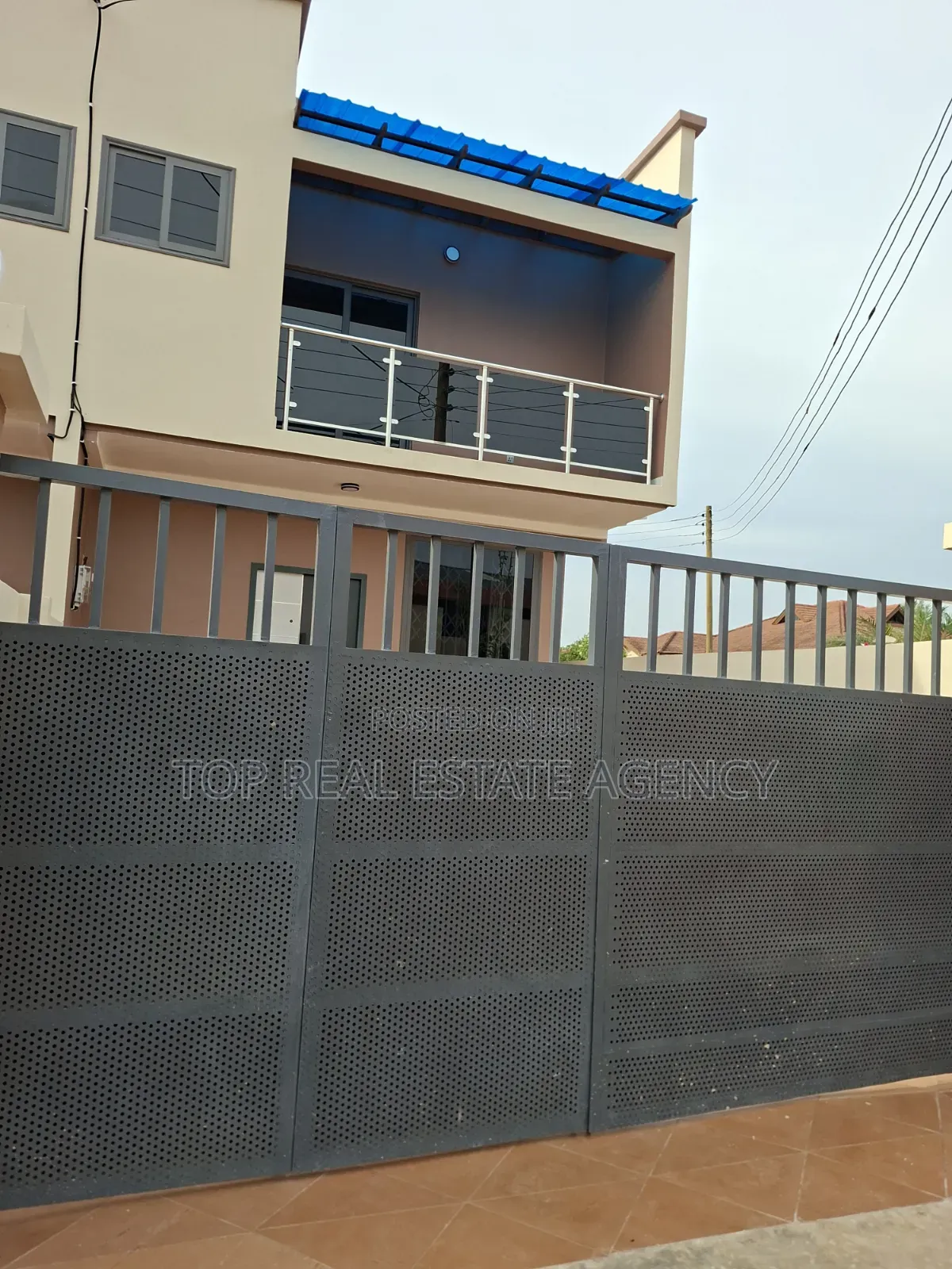 3bdrm Duplex in North Legon for sale