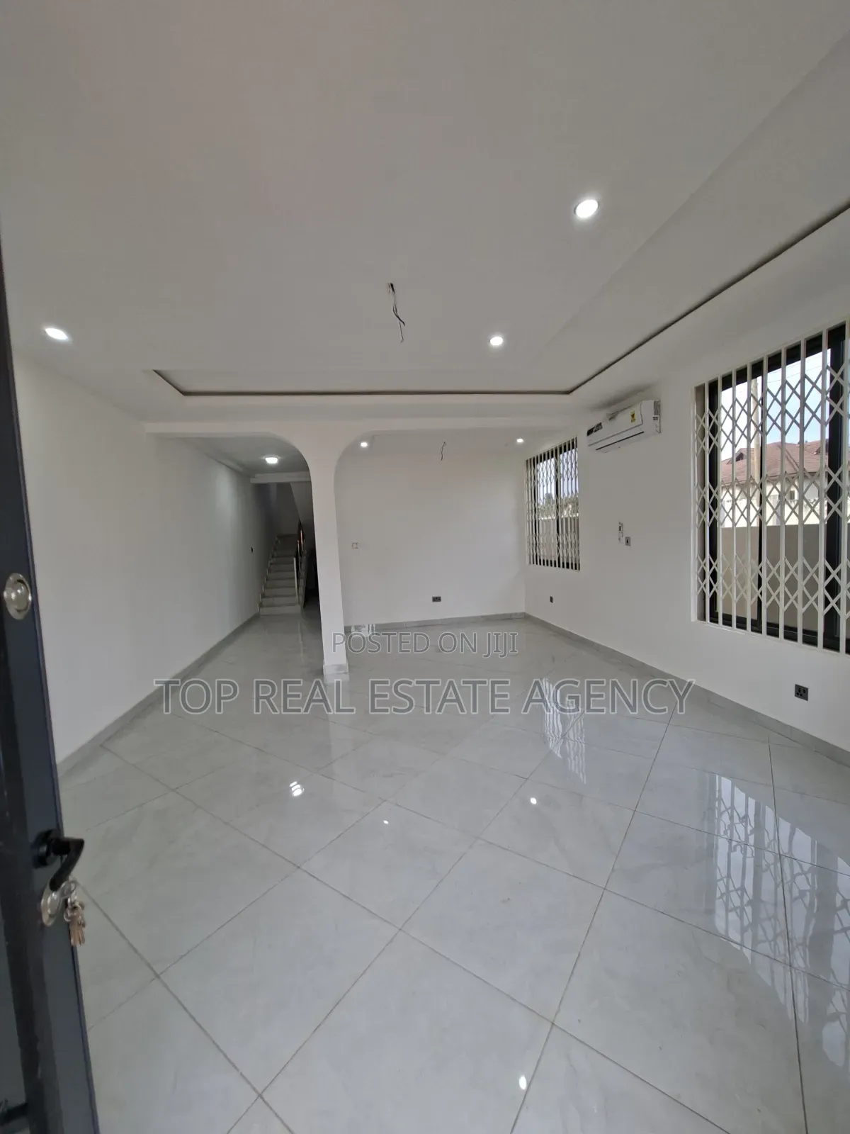 3bdrm Duplex in North Legon for sale