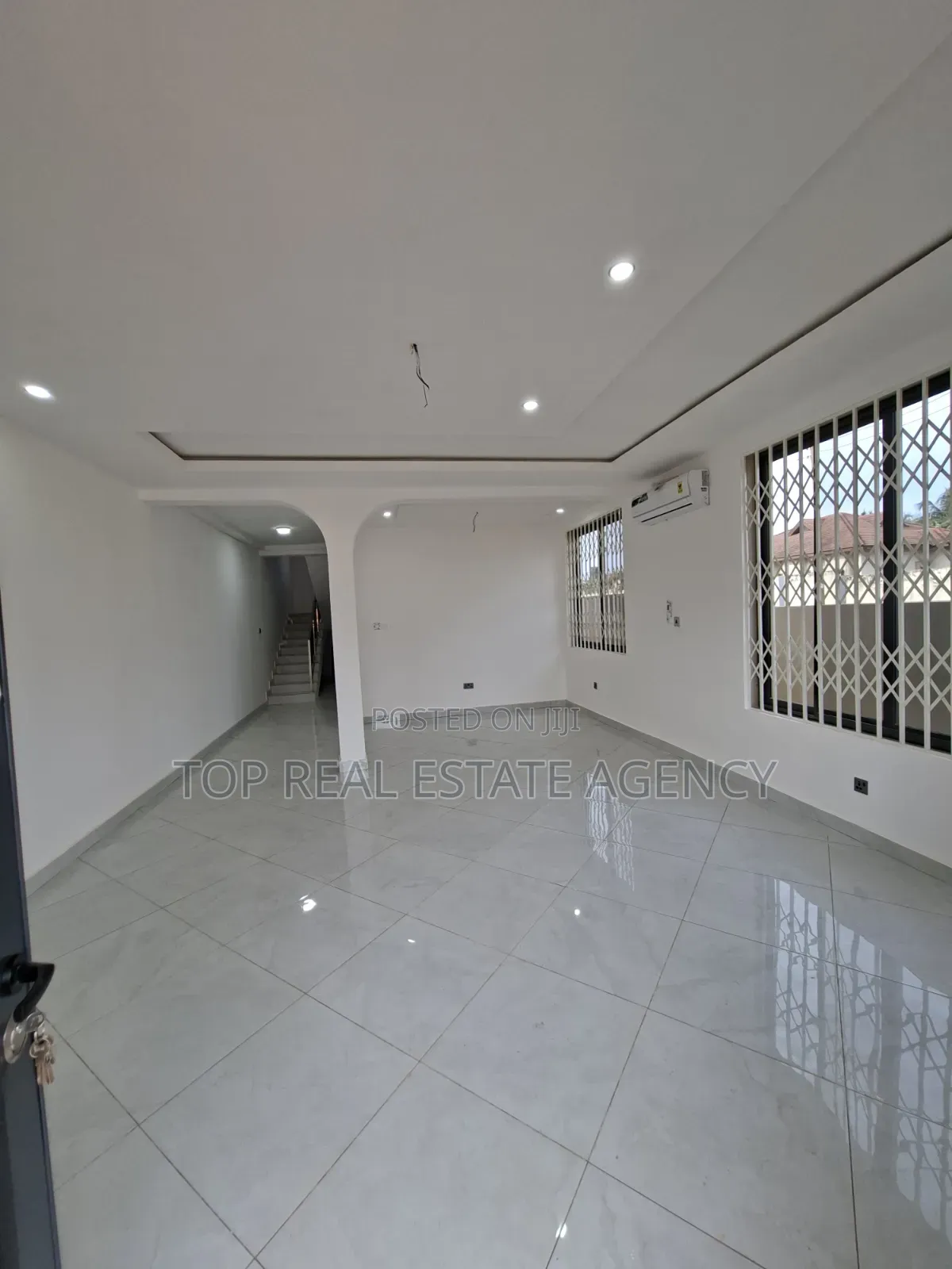 3bdrm Duplex in North Legon for sale