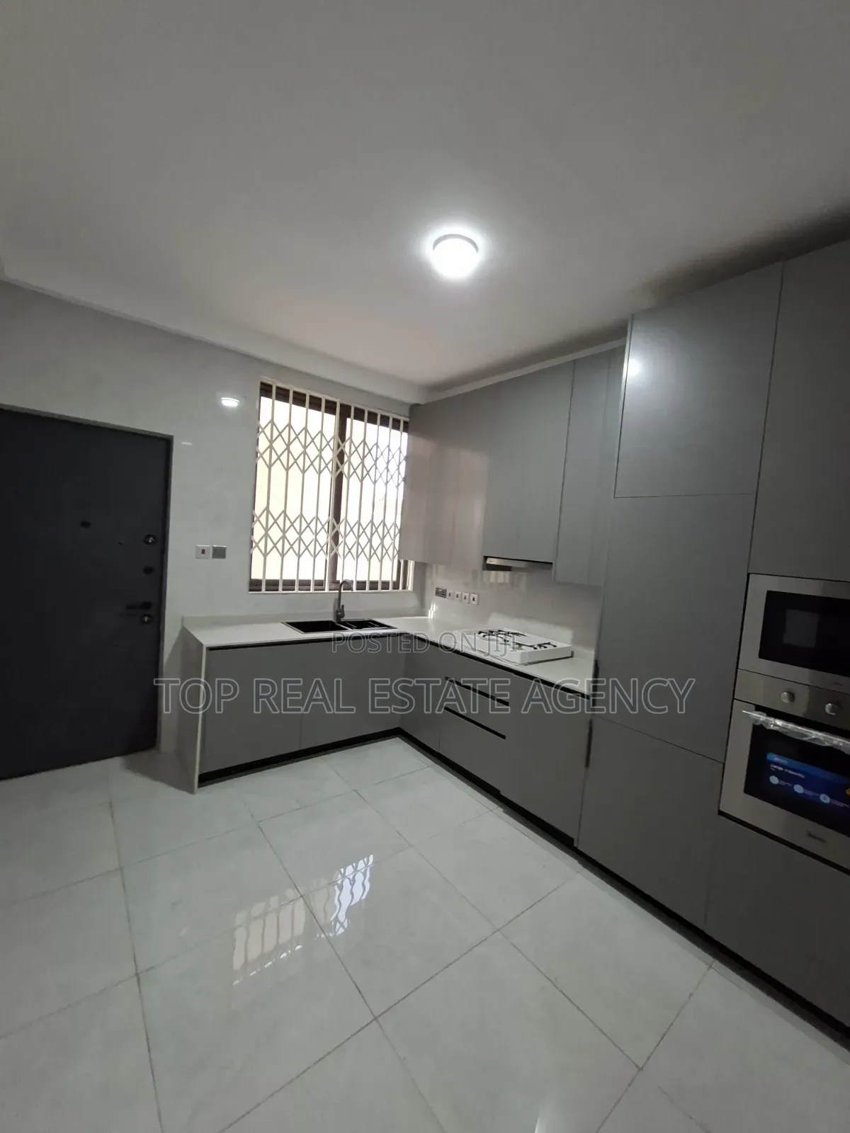 3bdrm Duplex in North Legon for sale