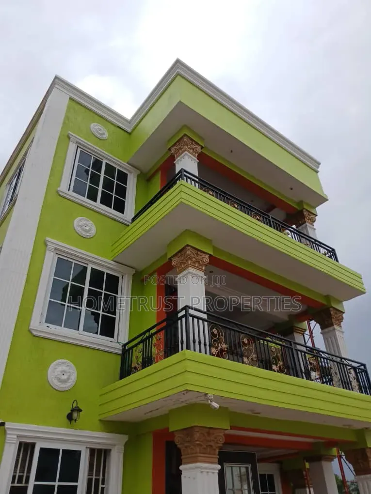 2bdrm Apartment in Taifa Burkina, Polyclinic for rent