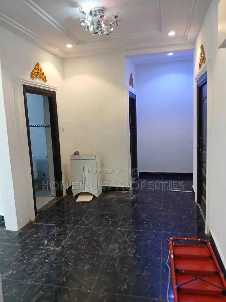 2bdrm Apartment in Taifa Burkina, Polyclinic for rent