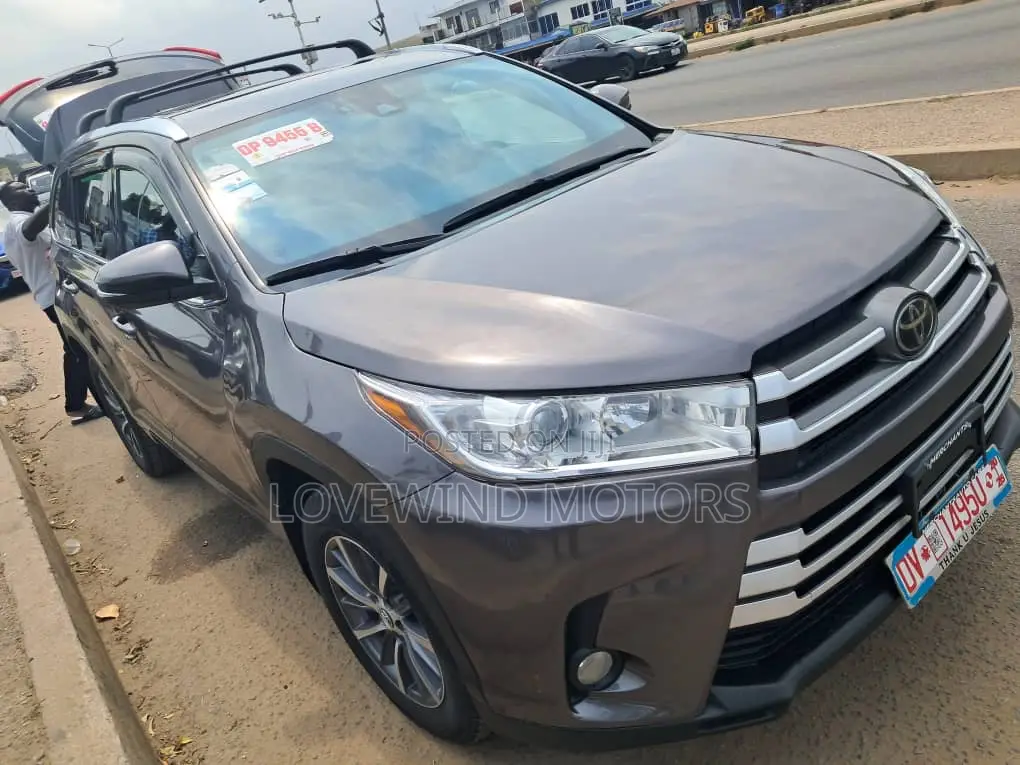 Toyota Highlander LE 2019 Brown
