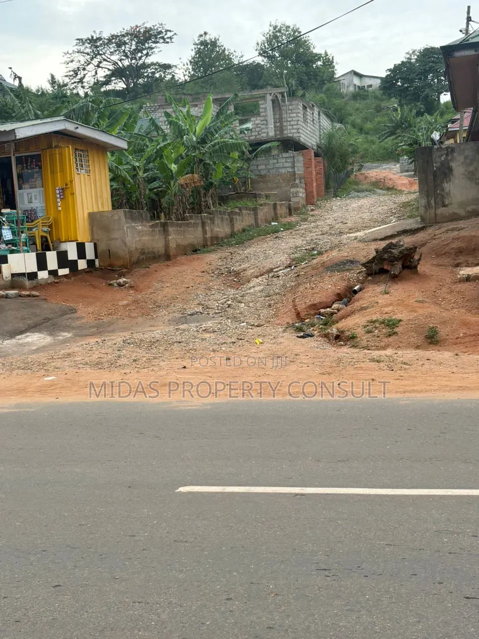 9bdrm House in Nsawam for sale