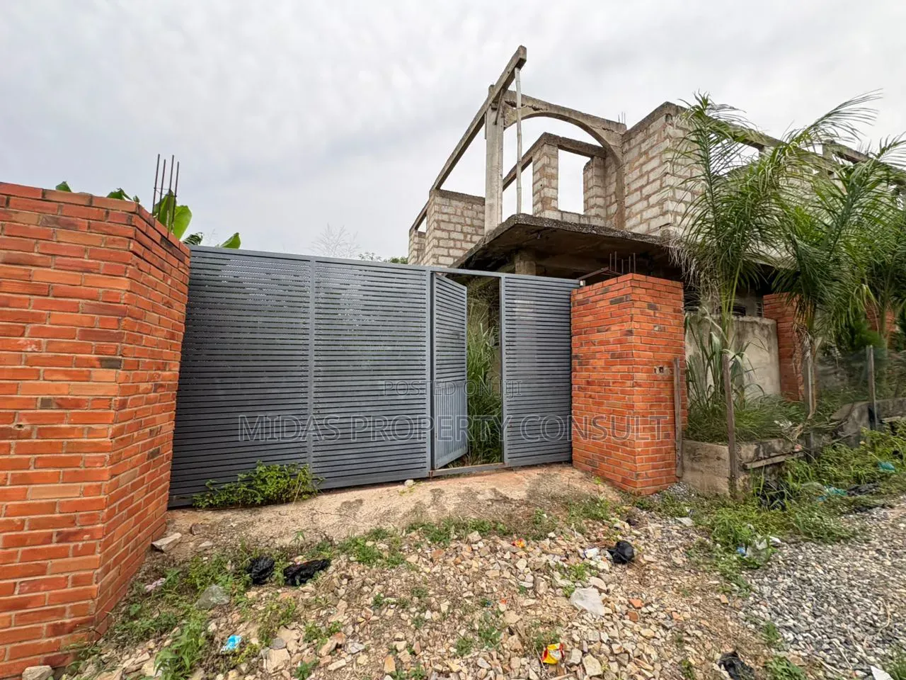 9bdrm House in Nsawam for sale