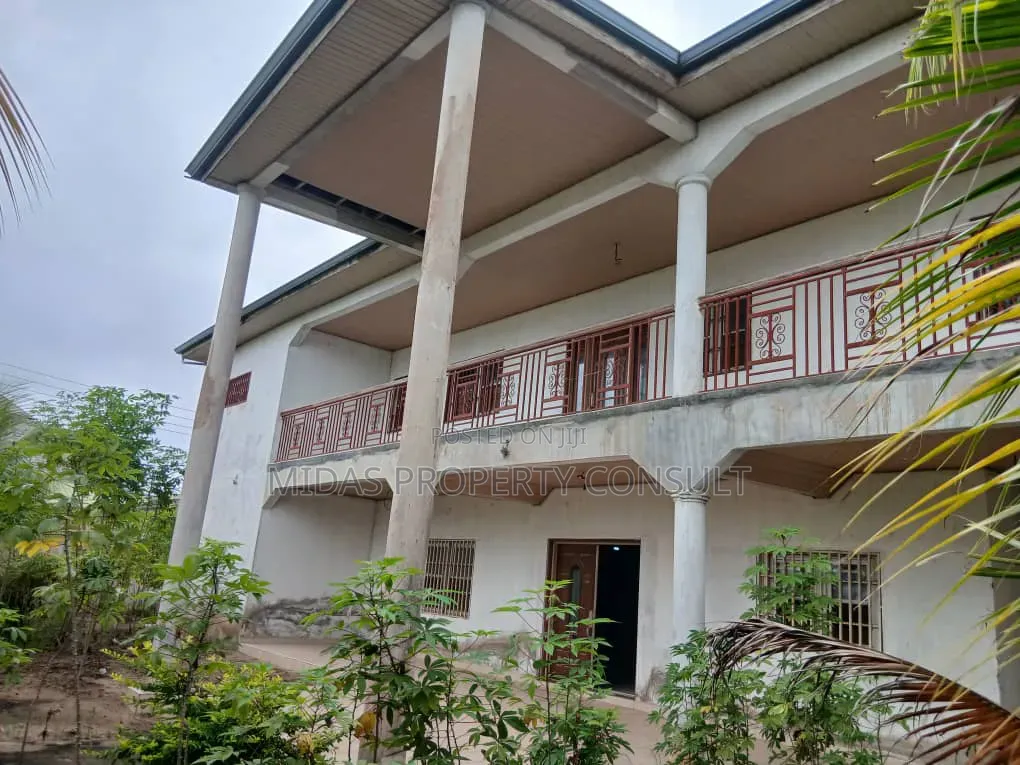 9bdrm Mansion in Dome Sampaman, Amasaman for sale