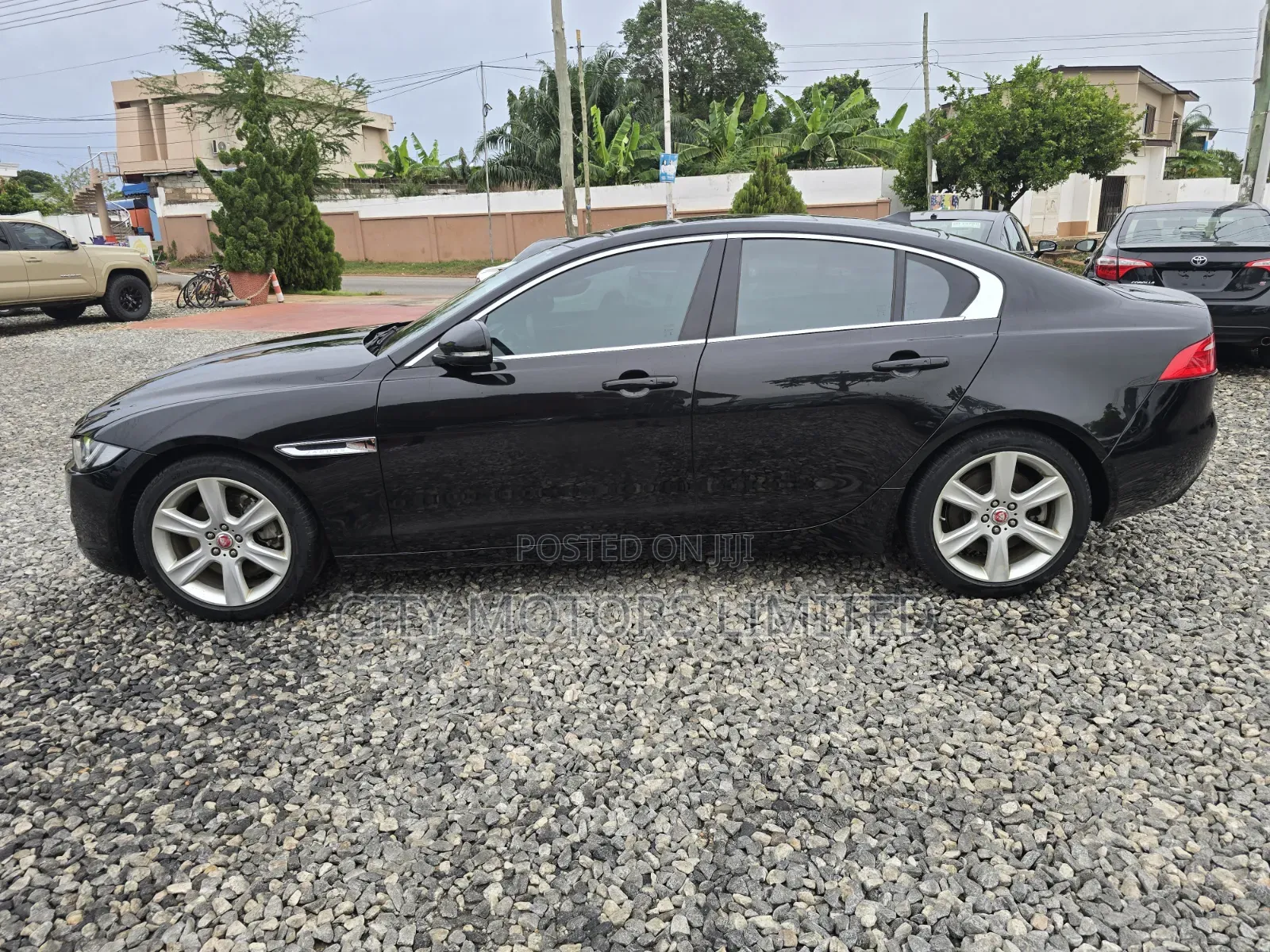 Jaguar XE 25t Premium RWD 2017 Black