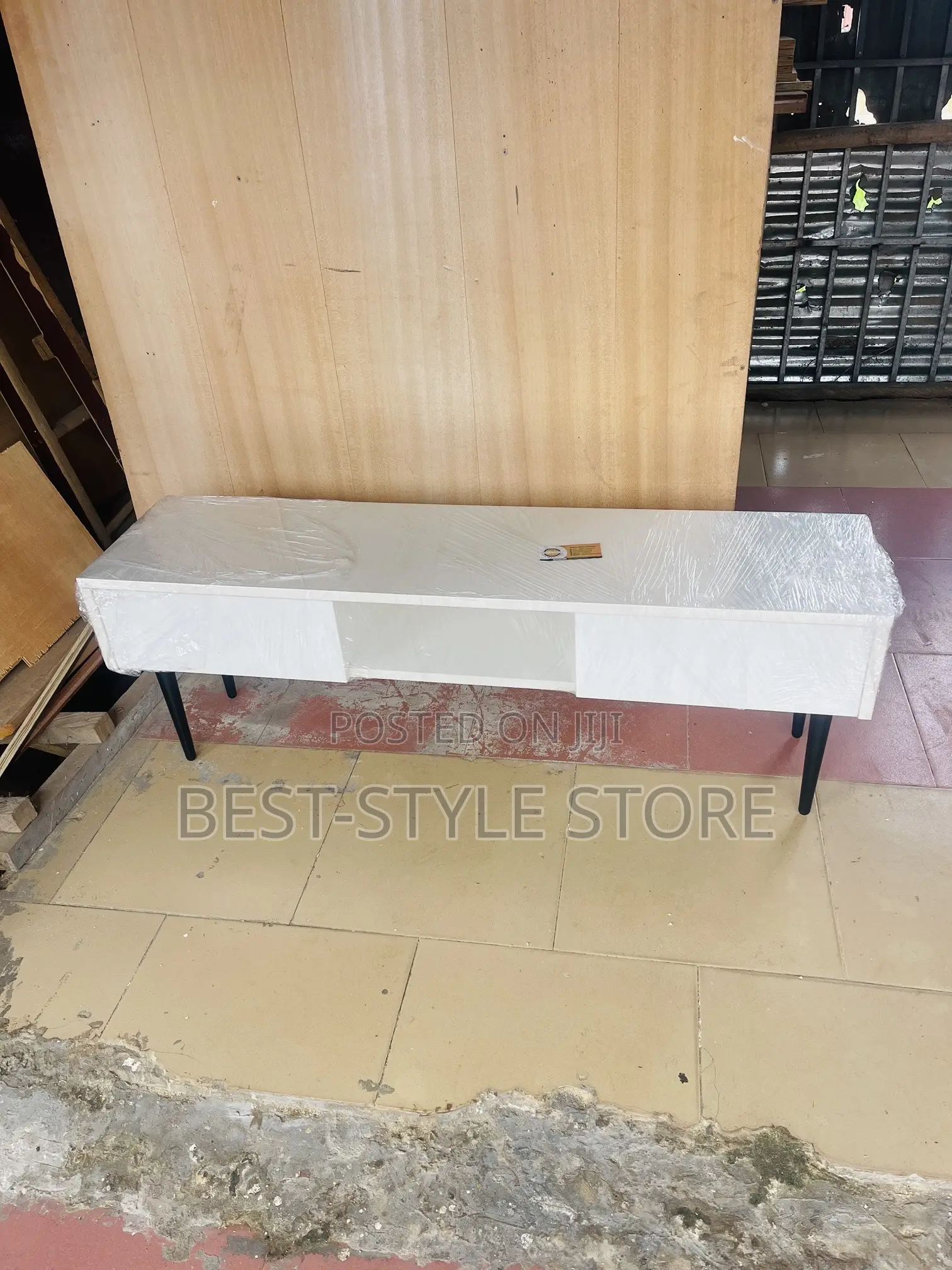 4 Feet Tv Stand