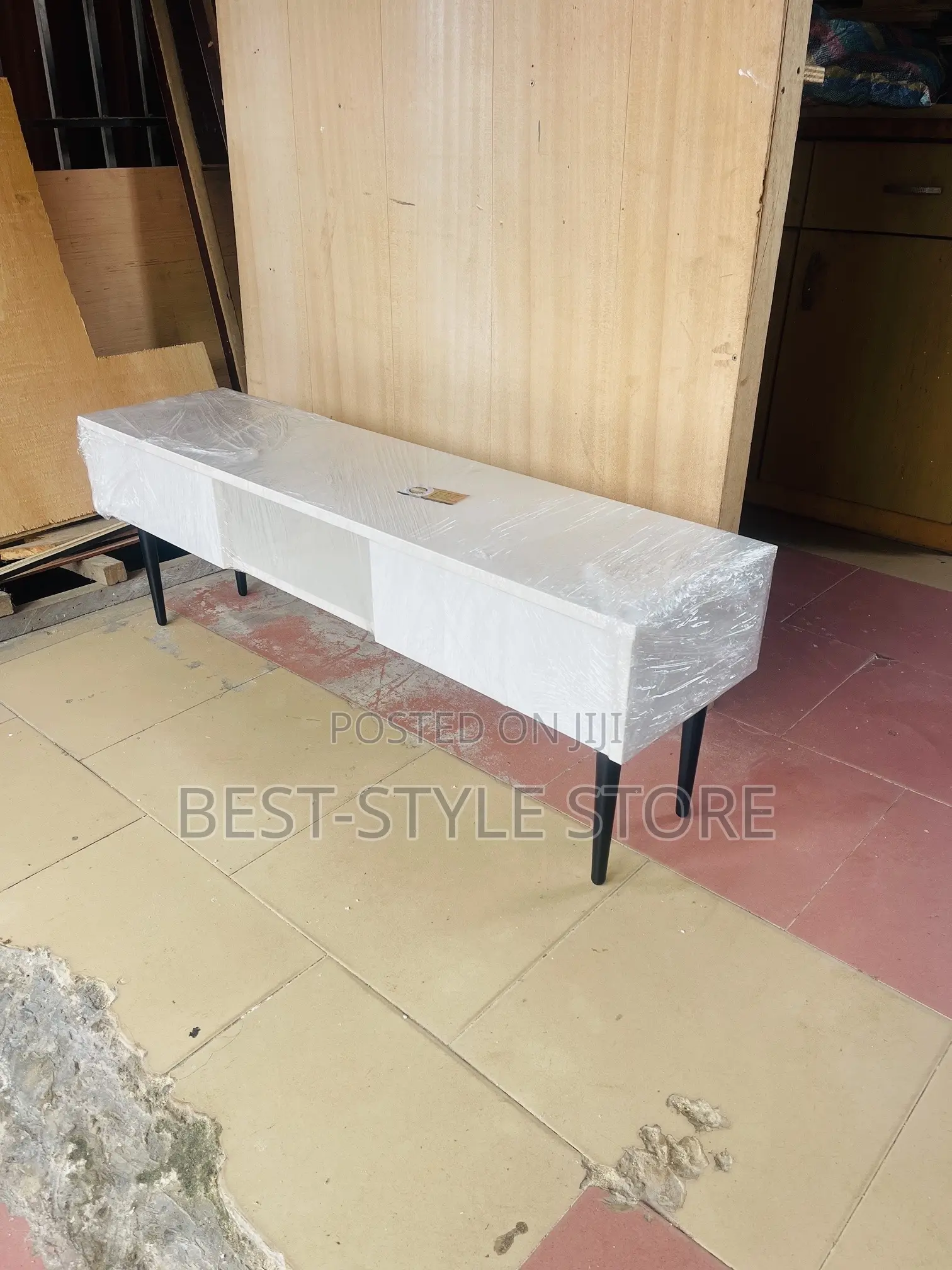 4 Feet Tv Stand