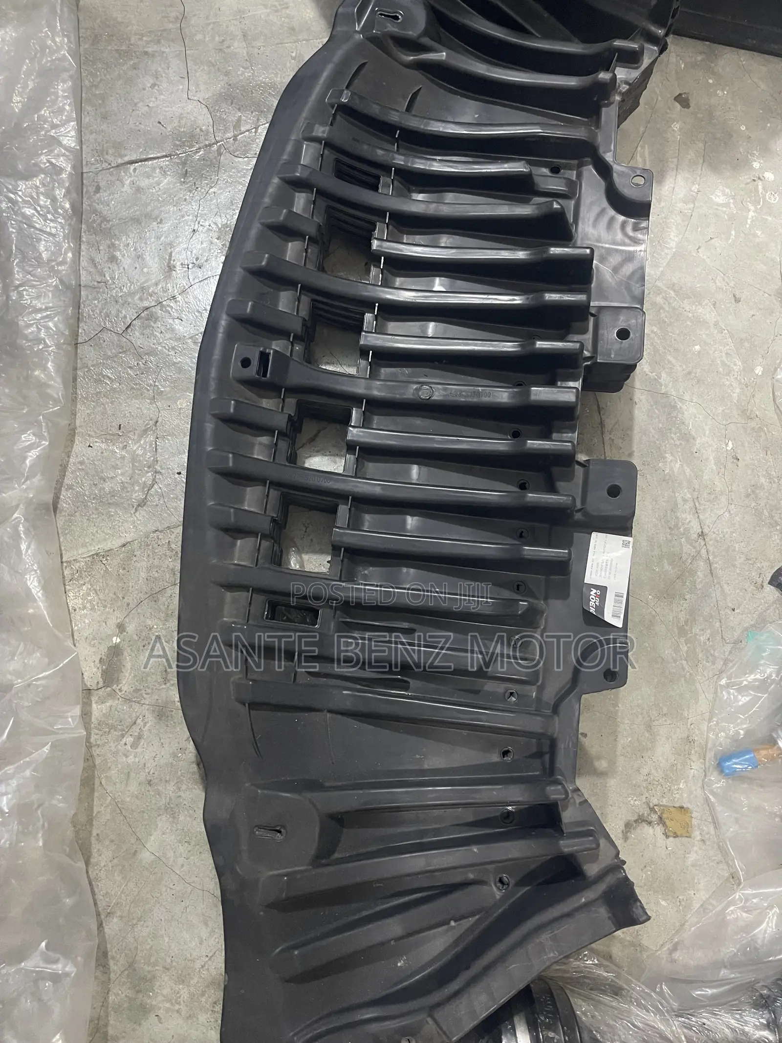 W204 Under Cover